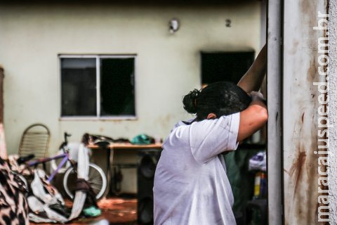 Curto-circuito destrói casa em incêndio e família perde tudo em Campo Grande Curto-circuito destrói casa em incêndio e família perde tudo em Campo Grande
