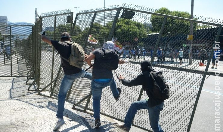 Debatedores divergem sobre punição adequada para crimes contra o patrimônio Debatedores divergem sobre punição adequada para crimes contra o patrimônio
