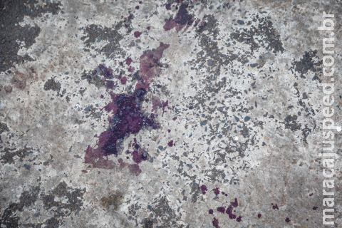 Em cobrança de dívida de R$ 25, homem tem queixo perfurado com facada