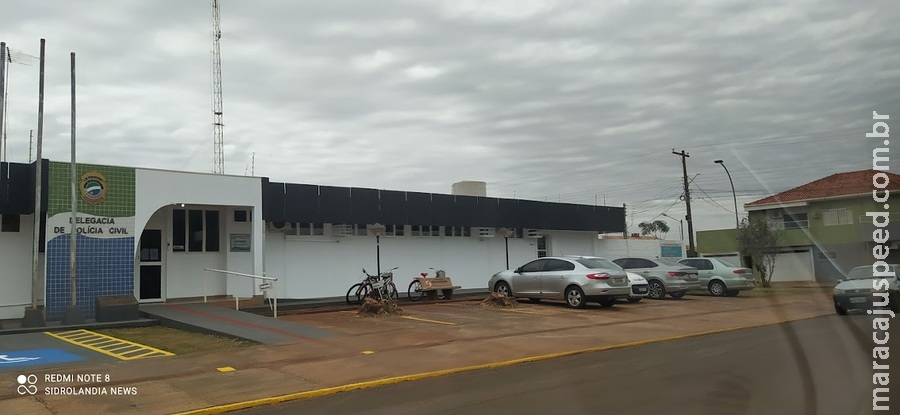 ENXUGA GELO: PM aborda e encontra menor de 16 anos com paradinhas de maconha e usuário com trouxinhas da droga 