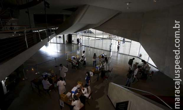 Estudo indica que combinar vacinas produz mais anticorpos neutralizantes