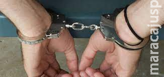 Filho quebra banco de madeira em pai durante espancamento e acaba preso