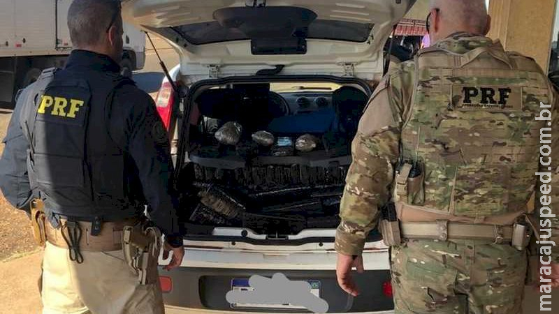Homem desiste de fugir e acaba preso com 326 kg de maconha e skunk em Fiat Uno na MS-141 