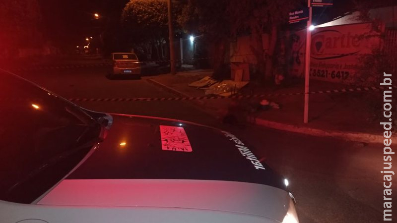 Homem é assassinado com tiros na cabeça ao tomar cerveja em MS Homem é assassinado com tiros na cabeça ao tomar cerveja em MS