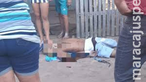 Homem é encontrado morto com sangue na boca em calçada 