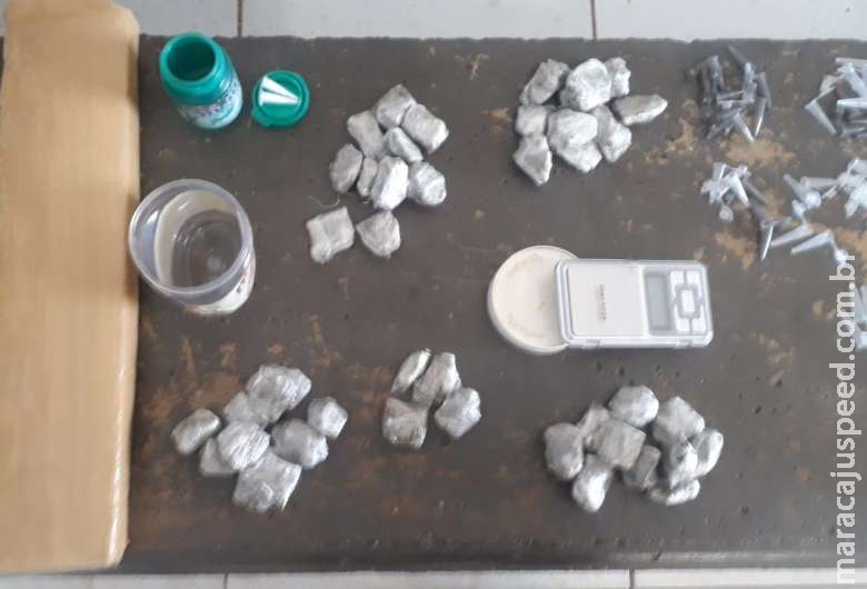 Homem é flagrado traficando dentro de apartamento