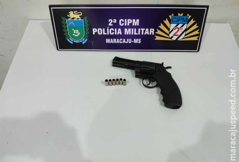 Homem é preso após ameaçar mulher e vizinhança com arma de airsoft