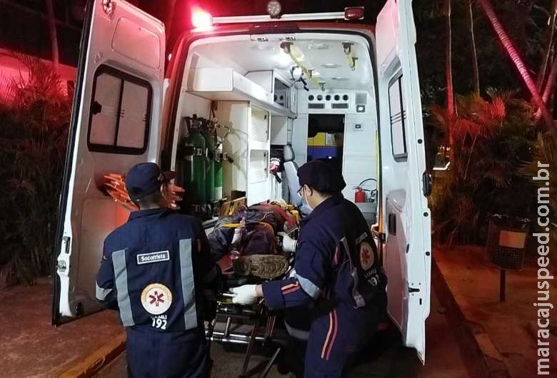 Homem ferido é socorrido em condomínio no centro de Dourados