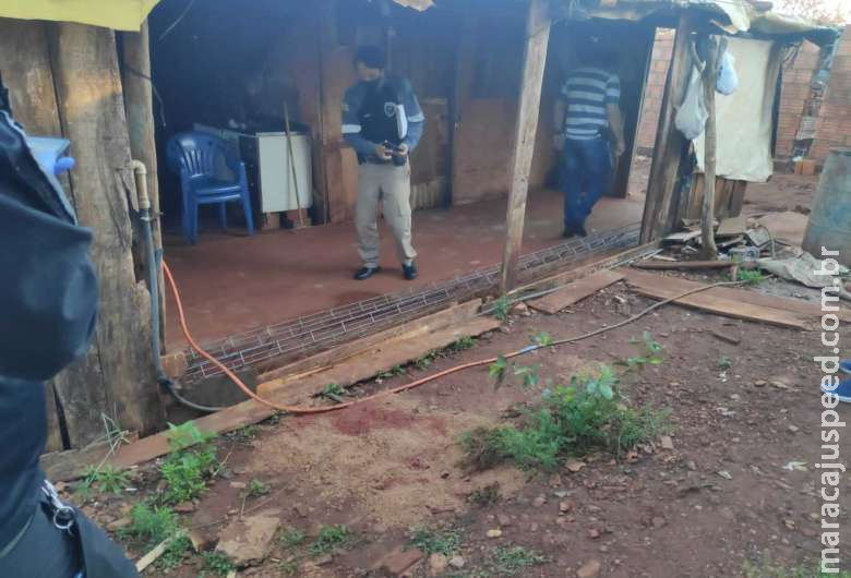 Homem morre a caminho do hospital após ser ferido com golpe de faca Homem morre a caminho do hospital após ser ferido com golpe de faca