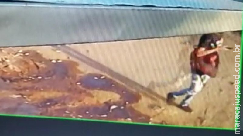 Imagens mostram momento em que suspeito chega a casa onde garota de programa foi assassinada