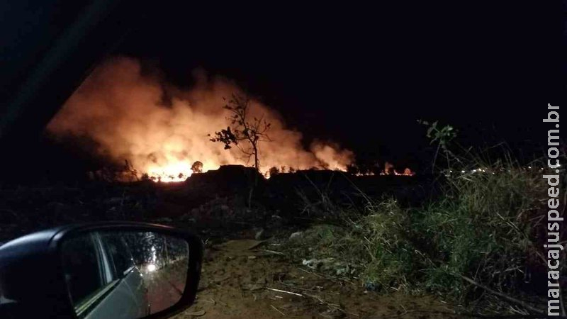 Incêndio em vegetação ameaça casas na Aldeia Água Bonita, em Campo Grande