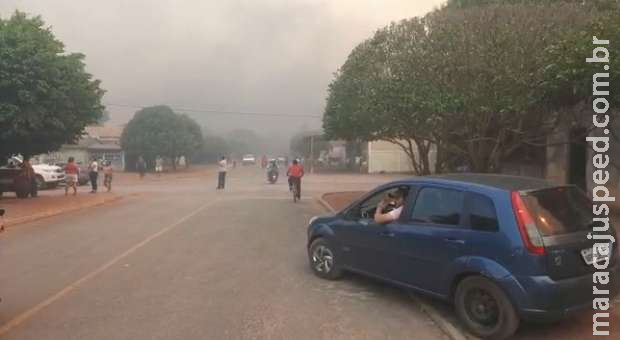 Incêndio se aproxima de paiol de quartel e moradores abandonam casas em Bela Vista