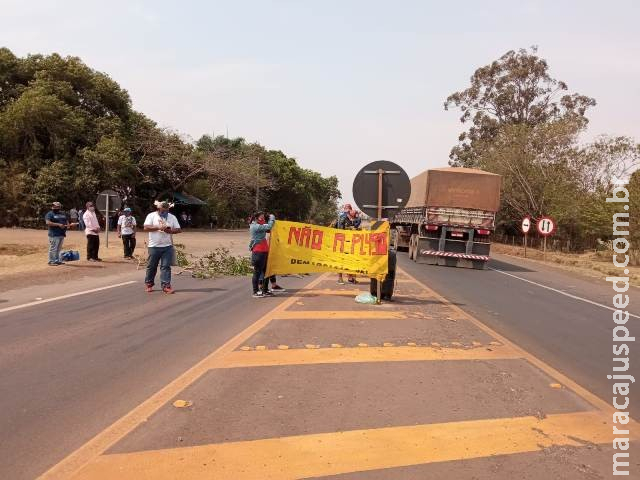 Indígenas fazem bloqueios em pontos da BR-163; um deles é Caarapó Indígenas fazem bloqueios em pontos da BR-163; um deles é Caarapó