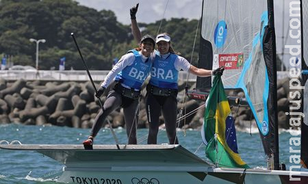 Martine Grael e Kahena Kunze são bicampeãs olímpicas na classe 49er FX Martine Grael e Kahena Kunze são bicampeãs olímpicas na classe 49er FX