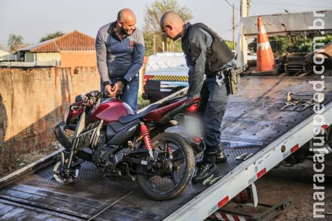 Motociclista perde controle em curva, bate no muro e morre em Campo Grande