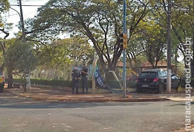 Motorista perde o controle de direção e 