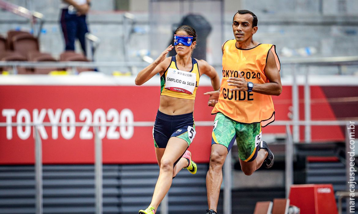 Paralimpíada: Thalita Simplício fica com a prata nos 400 m classe T11 Paralimpíada: Thalita Simplício fica com a prata nos 400 m classe T11
