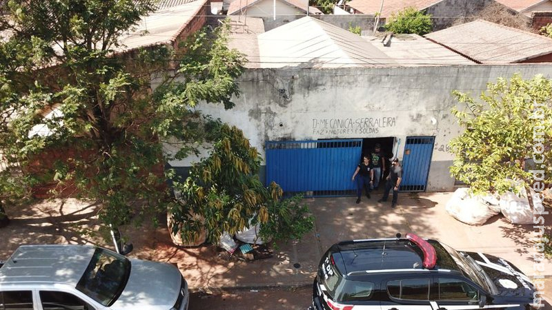 Polícia prende um por receptação e fecha dois ferros-velhos