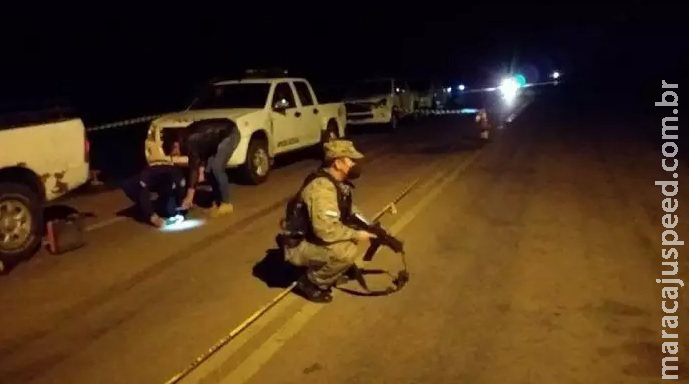 Policiais paraguaios morrem durante emboscada e criminosos levam 3 fuzis na fronteira