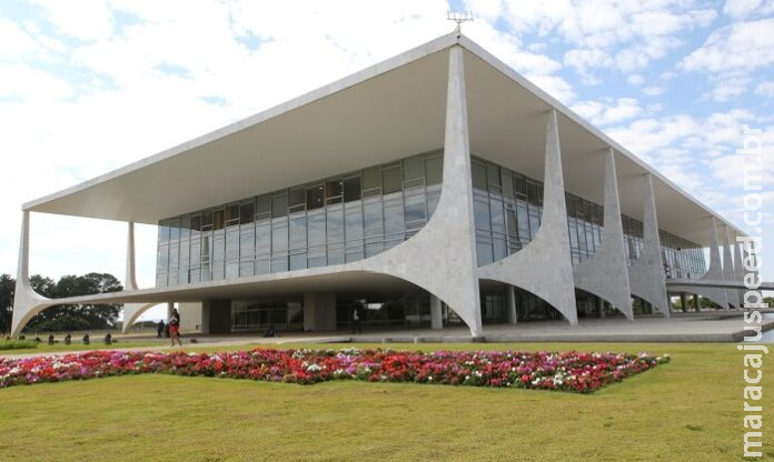 Presidente veta fundo eleitoral de R$ 5,7 bilhões para 2022 Presidente veta fundo eleitoral de R$ 5,7 bilhões para 2022
