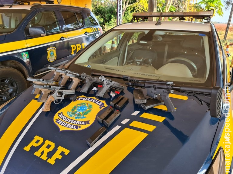 PRF apreende armas escondidas dentro de motor de veículos