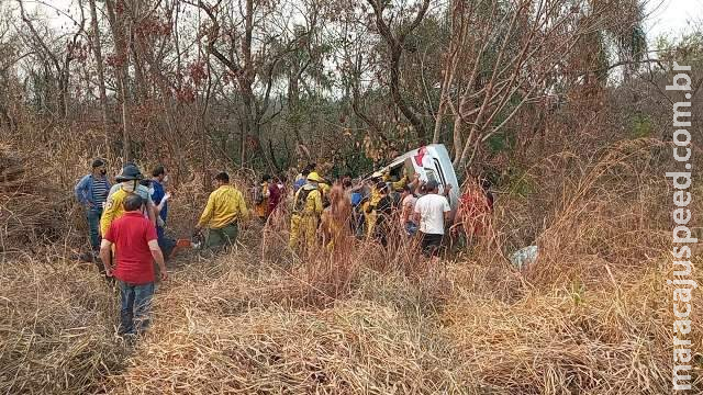 Professor da UFGD é socorrido em estado grave após carro capotar no Paraguai