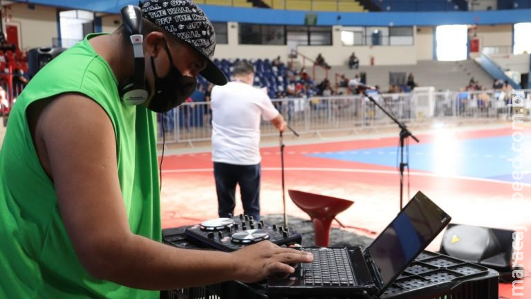 ‘Rolê da vacina’: Drive-thrus em Campo Grande terão DJ e atrações culturais nesta quinta ‘Rolê da vacina’: Drive-thrus em Campo Grande terão DJ e atrações culturais nesta quinta