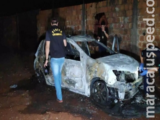 Sandero usado por pistoleiros que mataram PM é encontrado em chamas 