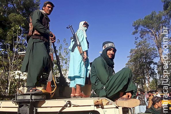 Talibã invade Cabul e garante segurança apenas aos ricos