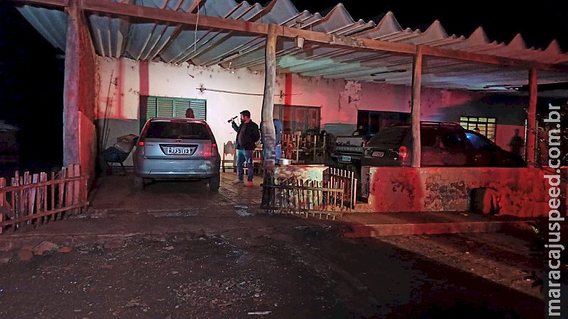 Trio invade sítio, mata agricultor e leva cofre com cerca de R$ 200 mil em Dourados Trio invade sítio, mata agricultor e leva cofre com cerca de R$ 200 mil em Dourados