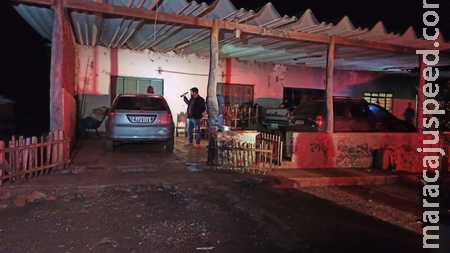 Trio invade sítio, mata agricultor e leva cofre com cerca de R$ 200 mil em Dourados Trio invade sítio, mata agricultor e leva cofre com cerca de R$ 200 mil em Dourados
