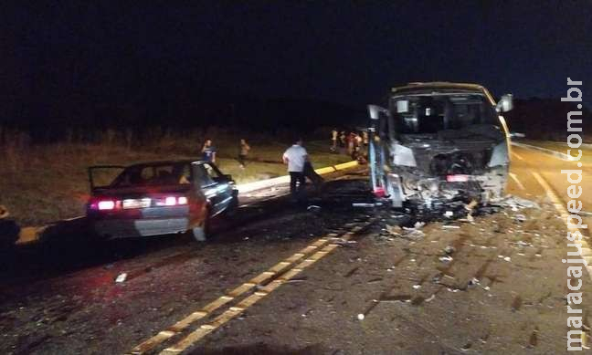 Acidente com micro-ônibus de equipe de vôlei mata três em SC Acidente com micro-ônibus de equipe de vôlei mata três em SC