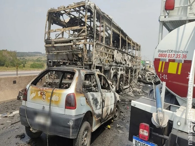 Acidente na Dutra deixa 6 mortos e 7 feridos; veja fotos