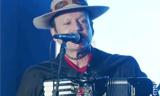 Airton Machado, vocalista da banda Garotos de Ouro, morre em acidente com ônibus