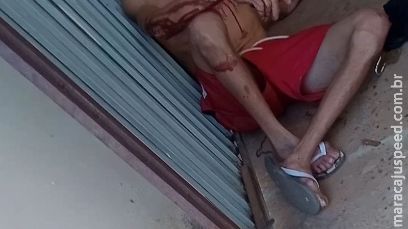 Ao se defender de agressões, idoso de 72 anos espanca filho com barra de ferro até desmaiar Ao se defender de agressões, idoso de 72 anos espanca filho com barra de ferro até desmaiar
