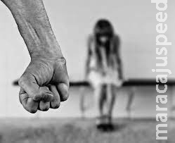 Após denunciar padrasto, menina é estuprada por outro familiar Após denunciar padrasto, menina é estuprada por outro familiar