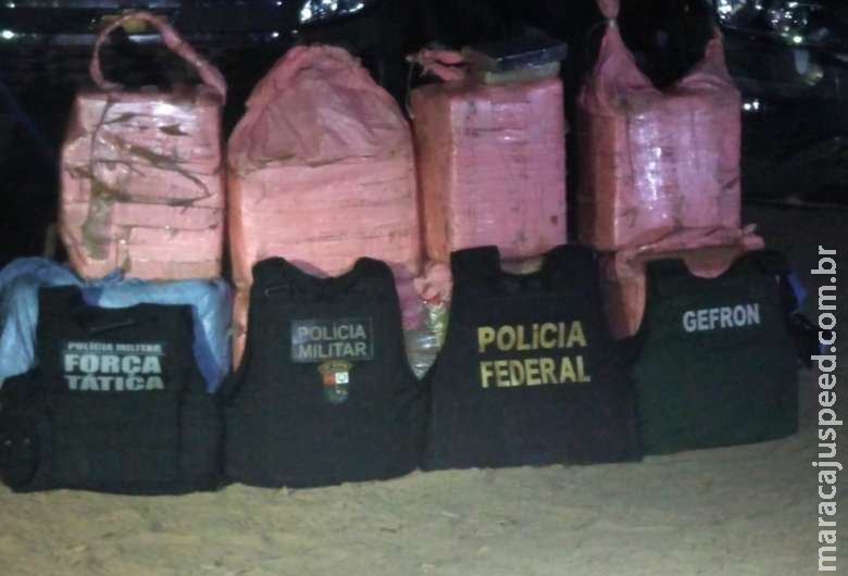 Avião com 300 quilos de cocaína cai após ser interceptado pela FAB Avião com 300 quilos de cocaína cai após ser interceptado pela FAB