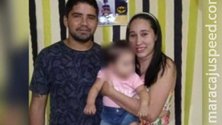 Bebê de um ano mamava quando foi assassinada a tiros com a mãe e o pai 