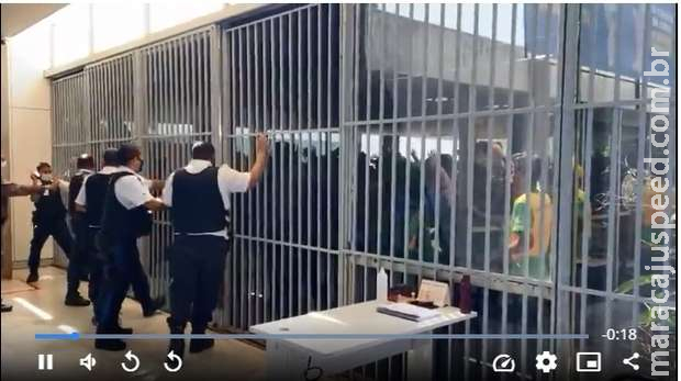 Bolsonaristas tentam invadir o Ministério da Saúde nesta quarta Bolsonaristas tentam invadir o Ministério da Saúde nesta quarta