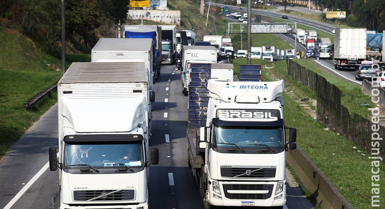 Bolsonaro se reunirá com caminhoneiros para tentar acordo Bolsonaro se reunirá com caminhoneiros para tentar acordo