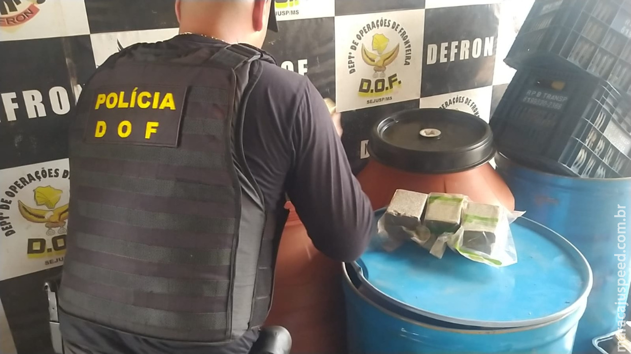 Caminhão com mais de 900 quilos de maconha foi apreendido pelo DOF durante a Operação Hórus Caminhão com mais de 900 quilos de maconha foi apreendido pelo DOF durante a Operação Hórus