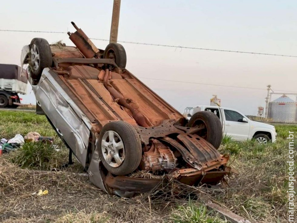 Carro capota e família sai ilesa de acidente na MS-276 Carro capota e família sai ilesa de acidente na MS-276