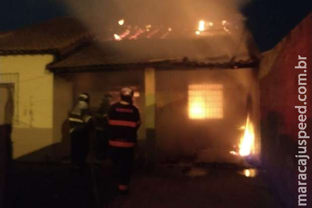 Casa é destruída por incêndio no Cristo Redentor Casa é destruída por incêndio no Cristo Redentor