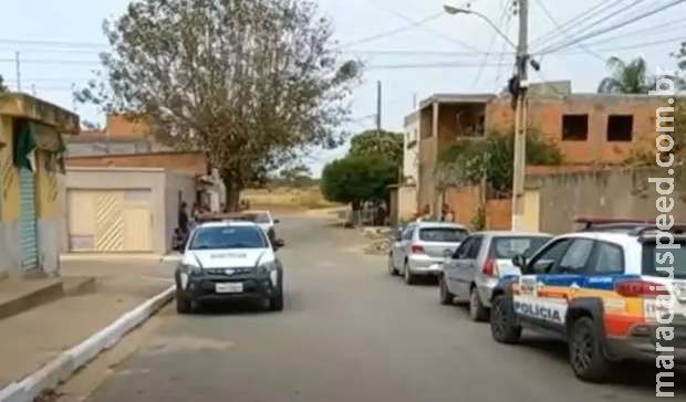 Casal come bombom envenenado e ex-mulher do noivo é suspeita em MG Casal come bombom envenenado e ex-mulher do noivo é suspeita em MG