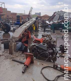 Chuva chega e destrói 