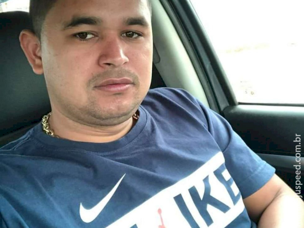 Com tiros na cabeça e peito, jovem de 27 anos é executado Com tiros na cabeça e peito, jovem de 27 anos é executado