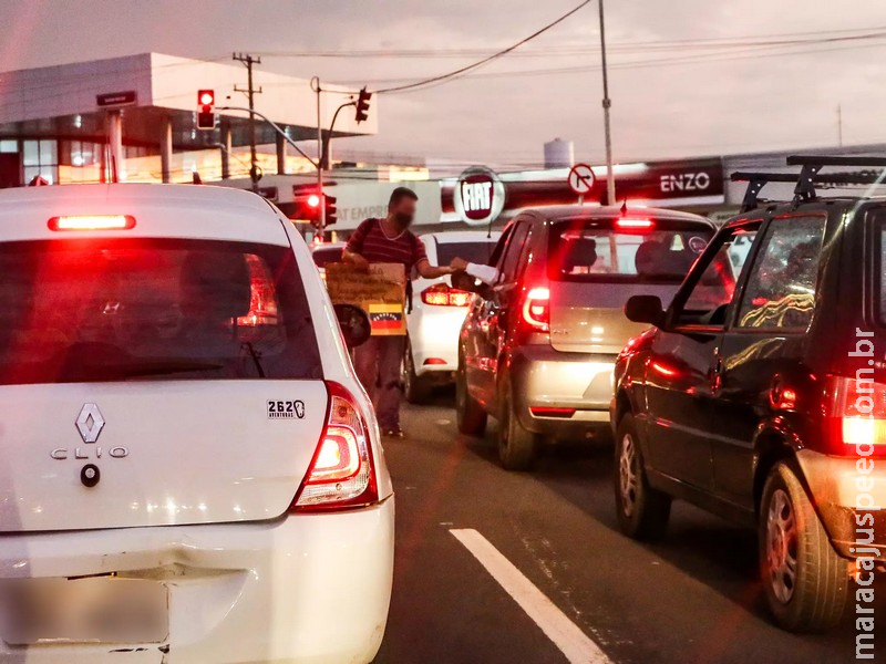 Com venezuelanos recusando emprego, Capital terá campanha contra esmola Com venezuelanos recusando emprego, Capital terá campanha contra esmola