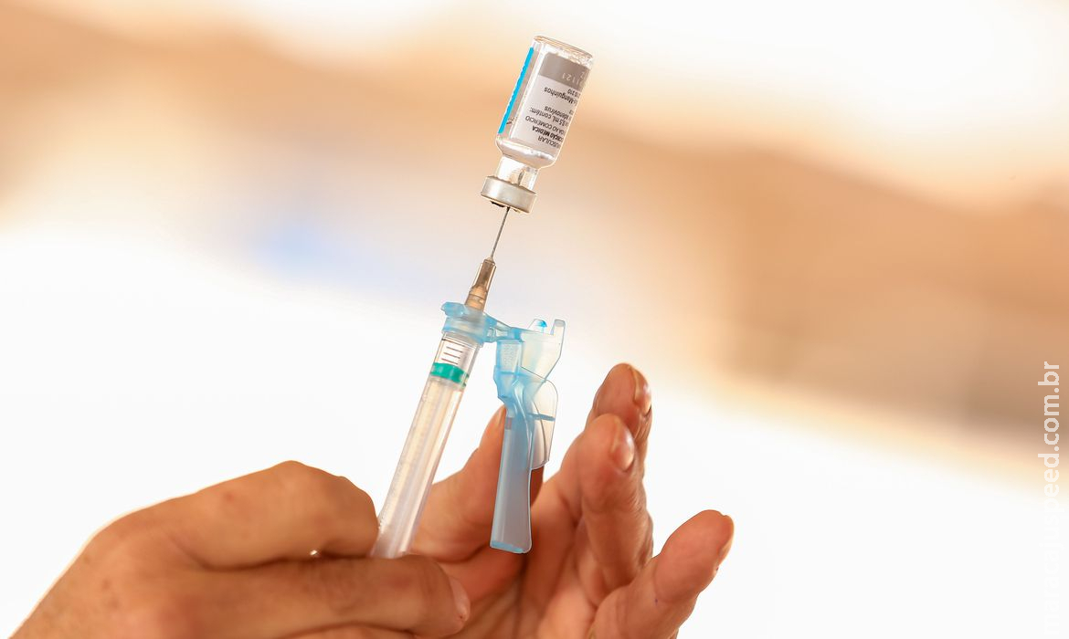 Covid-19: Fiocruz libera mais 700 mil doses da vacina AstraZeneca Covid-19: Fiocruz libera mais 700 mil doses da vacina AstraZeneca
