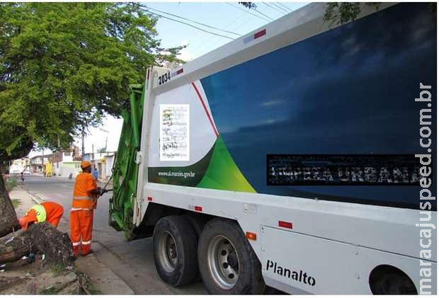Criança morre atropelada após subir em caminhão de lixo e cair