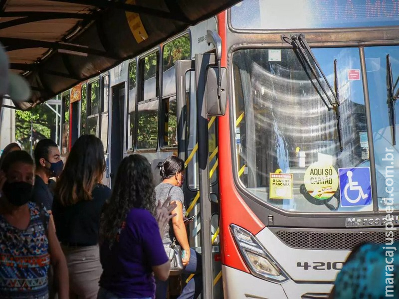 Decreto libera lotação em ônibus e terminais voltam a funcionar normalmente